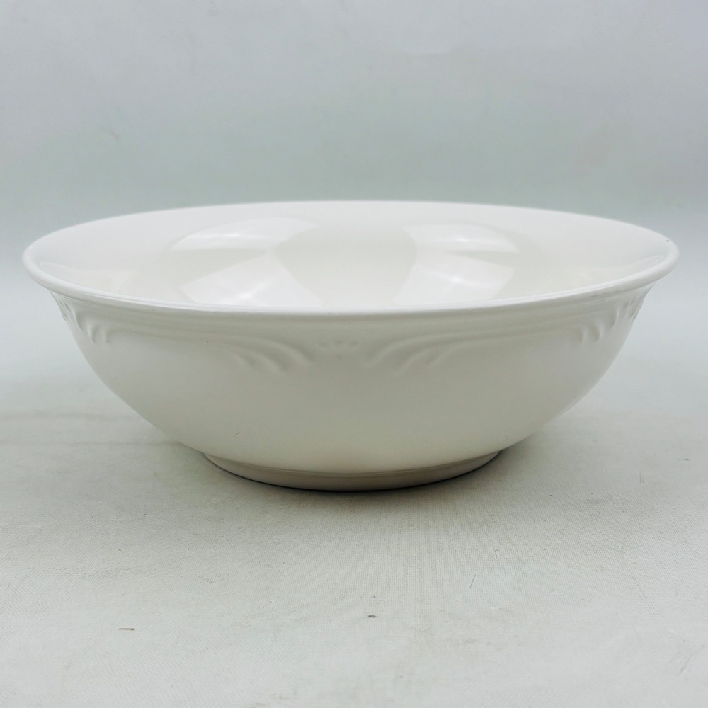 Pfaltzgraff Filigree White Round Serving‎ Bowl 7.5" Stoneware Discontinued Flaw